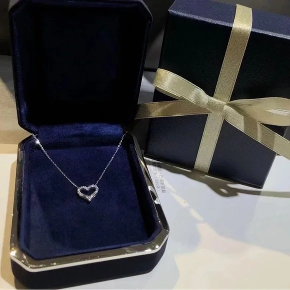 New Women’s 925 Silver Romantic Heart Diamond Necklace - Picture 2 of 2